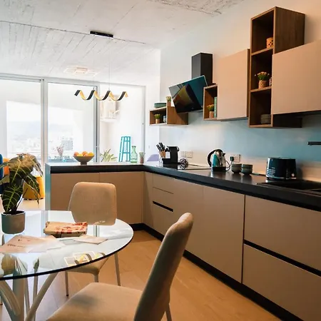 Glamorous With Panoramic Views Apartament